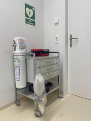 Rapid access to emergency treatment via our own life support equipment and the University Hospital’s 24h emergency center and resuscitation team